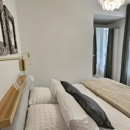 Parisian I 111155 I 1 I Marais - Bastille Paříž