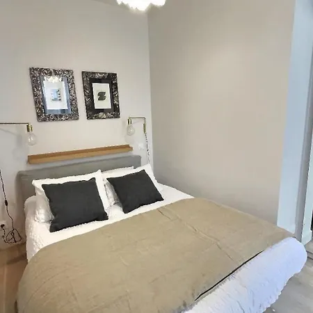 Parisian I 111155 I 1 I Marais - Bastille * Paříž